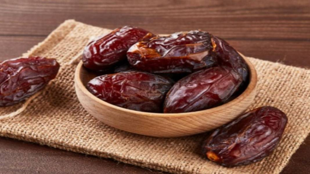 Uyumadan önce hurmanın üzerine limon sıkıp yiyin! Faydasını duyan bırakamıyor - Resim: 23